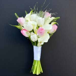 HOA CẦM TAY CÔ DÂU TULIP TRẮNG HỒNG